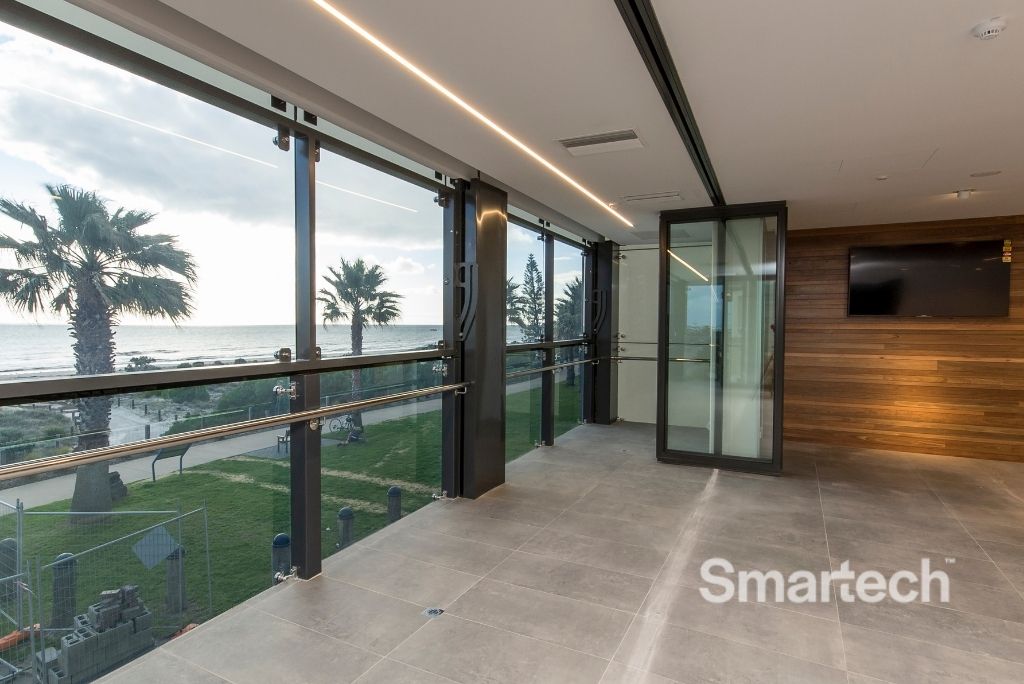 Smartech Grange Surf Club Tilt Window